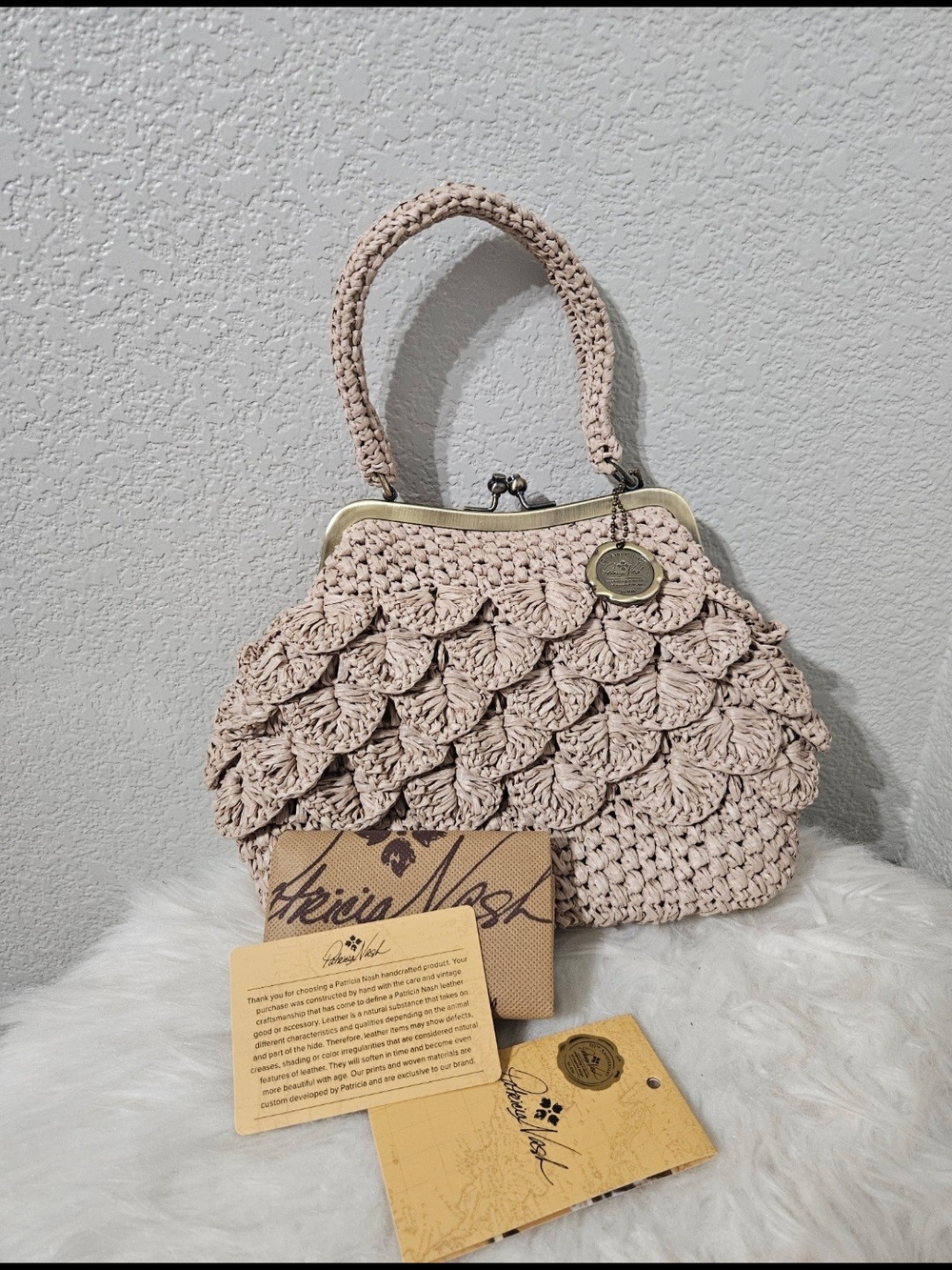 💥Patricia Nash Laureana Frame NWT💥Tan Color Raffia Kiss-lock Satchel - Picture 1 of 3